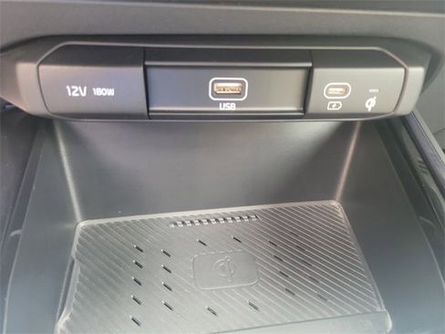 New 2025 Kia Niro EX Touring image 31