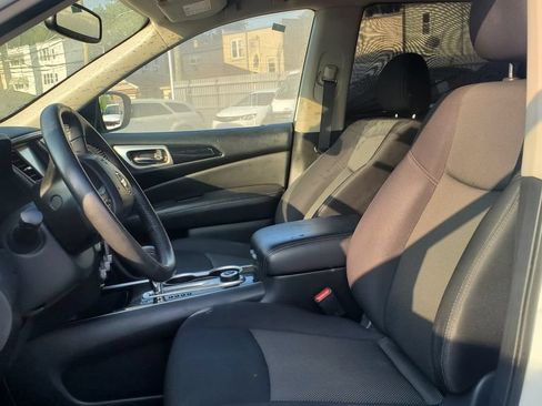 Used 2019 Nissan Pathfinder SV AWD/4WD image 2