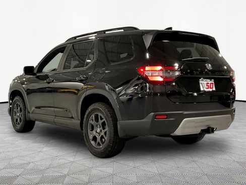 Used 2025 Honda Pilot TrailSport image 4