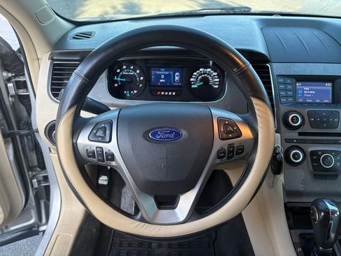 Used 2016 Ford Taurus SE image 32