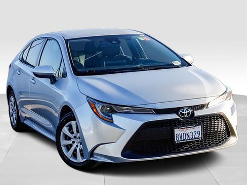 Used 2021 Toyota Corolla LE w/ Carpet Mat Package (TMS) FWD image 2