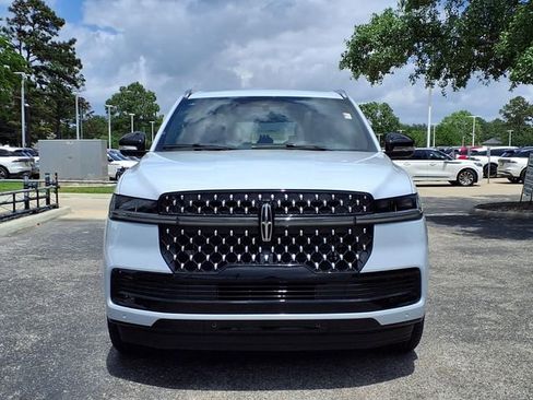 New 2026 Lincoln Navigator L Black Label AWD/4WD image 3