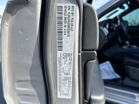 Used 2021 Jeep Grand Cherokee Laredo X image 29