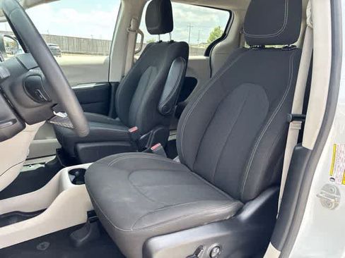 Used 2023 Chrysler Voyager LX FWD image 22