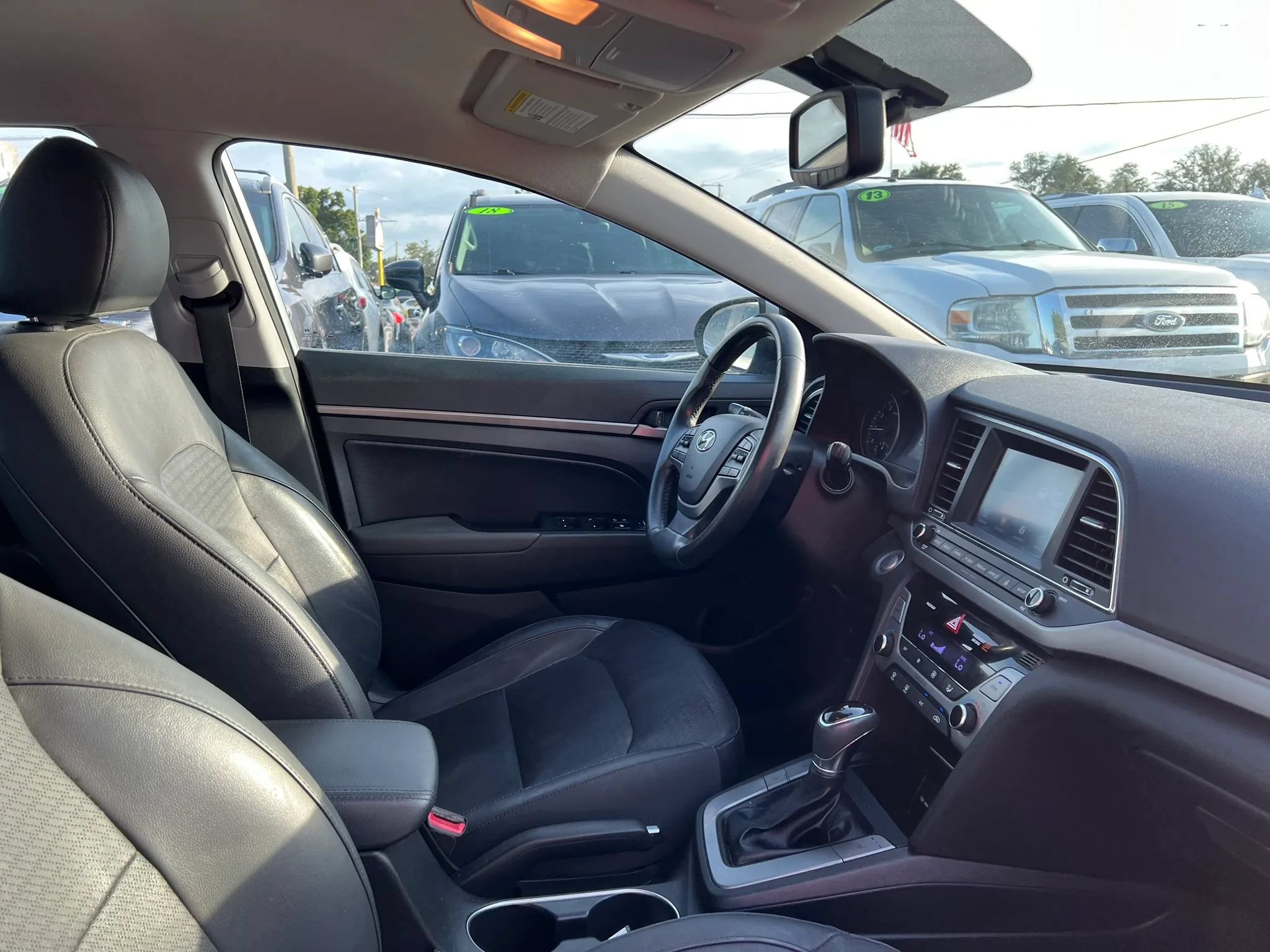 Used 2017 Hyundai Elantra Limited FWD image 19