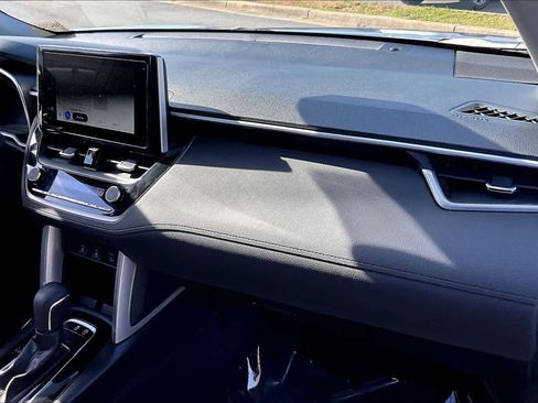 Used 2025 Toyota Corolla Cross XLE w/ Convenience Package image 19