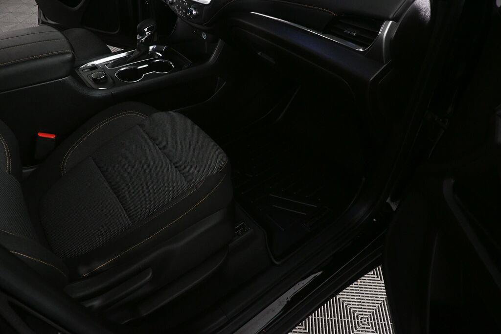 Used 2021 Chevrolet Traverse LT FWD image 20
