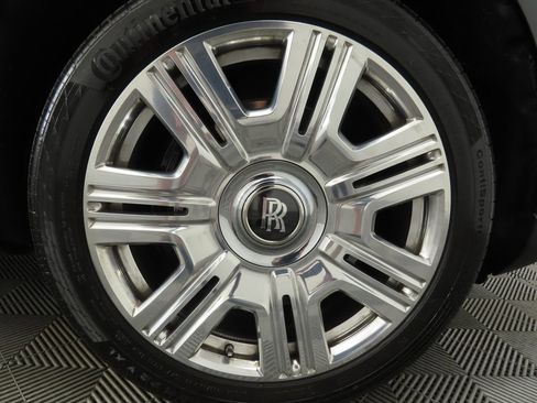 Certified 2023 Rolls-Royce Cullinan w/ Cullinan Package image 33