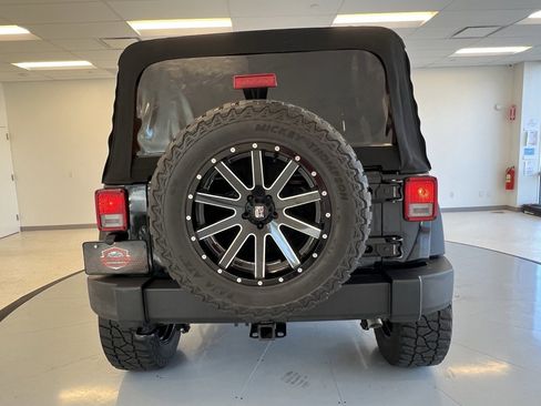 Used 2018 Jeep Wrangler Unlimited Sport S image 6