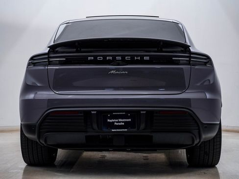 Certified 2025 Porsche Macan Electric image 10