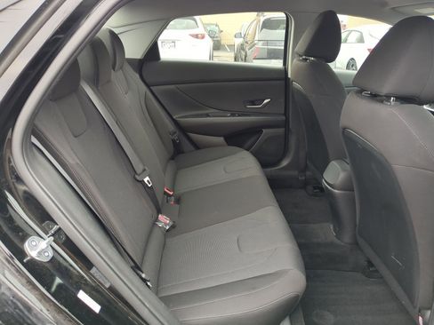 Certified 2023 Hyundai Elantra SE image 30