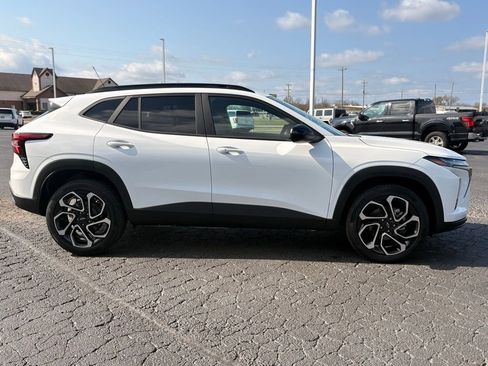 New 2026 Chevrolet Trax RS w/ Driver Confidence Package FWD image 4