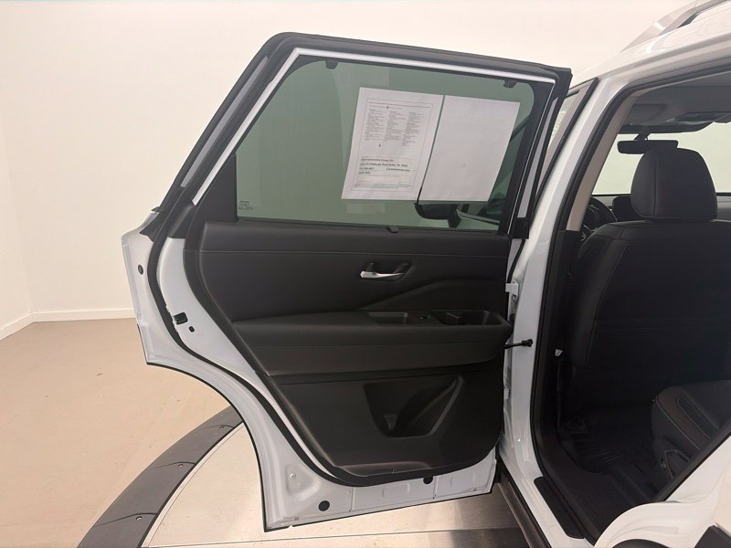 Used 2025 Nissan Pathfinder SL w/ SL Premium Package AWD/4WD image 12