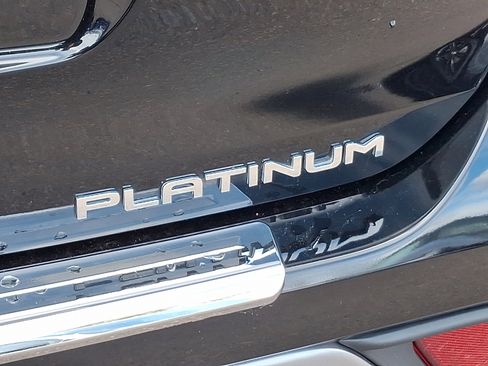 Used 2023 Toyota Highlander Platinum image 34