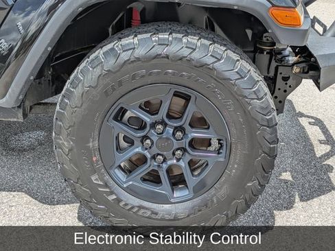 Used 2021 Jeep Wrangler Unlimited Sahara w/ Uconnect 4C Nav & Sound Group AWD/4WD image 11