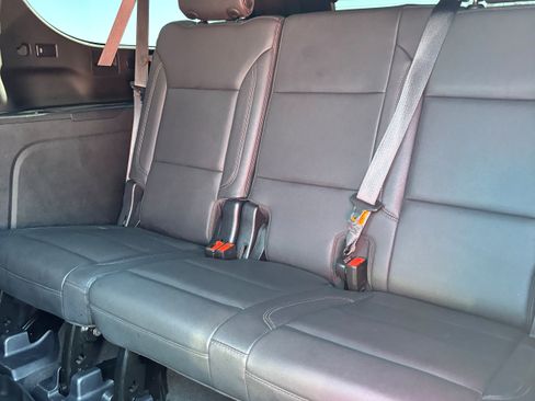 Used 2022 Chevrolet Suburban Z71 w/ Luxury Package image 11