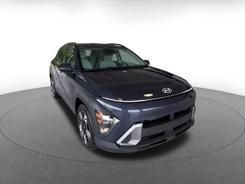 Used 2025 Hyundai Kona SEL FWD image 5