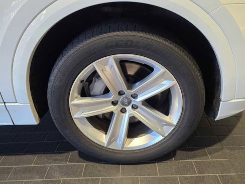 Used 2019 Audi Q8 Premium w/ Convenience Package image 11