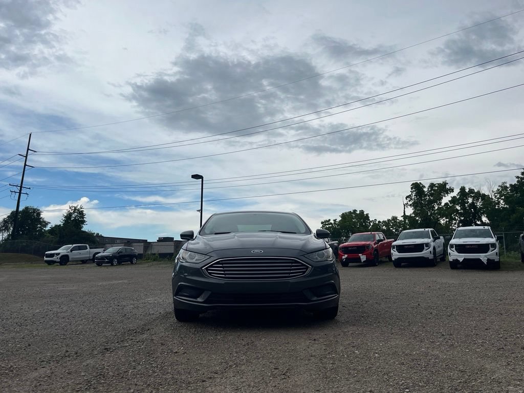 Used 2018 Ford Fusion SE w/ Fusion SE Technology Package FWD image 4