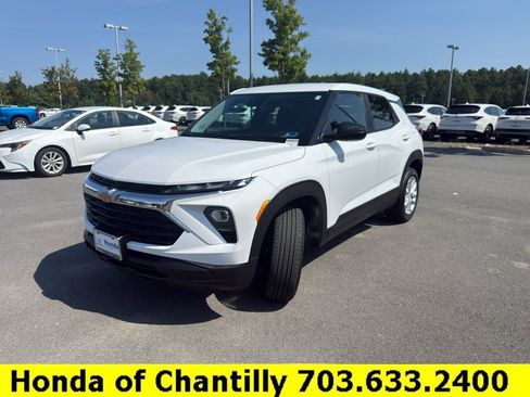 Used 2024 Chevrolet TrailBlazer LS w/ LS Convenience Package AWD/4WD image 3