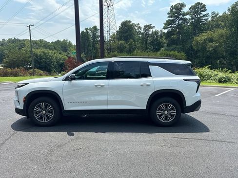 Used 2026 Chevrolet Traverse LT w/ Driver Confidence Package FWD image 8