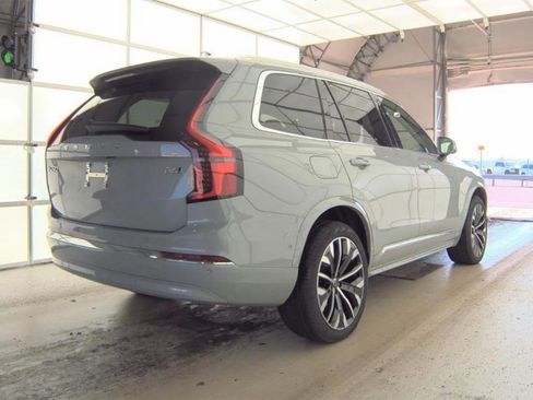 Used 2025 Volvo XC90 B6 Plus image 2
