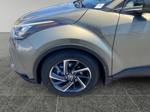 Used 2021 Toyota C-HR Limited FWD image 14