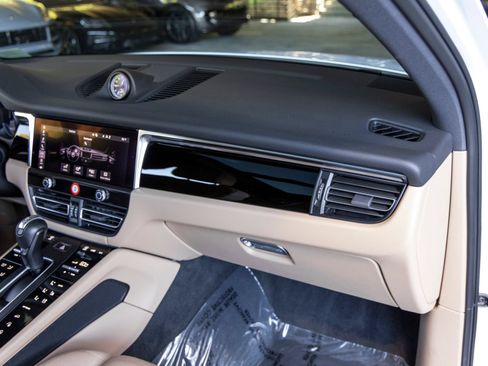 Certified 2026 Porsche Macan AWD/4WD image 64