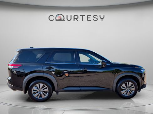 Certified 2025 Nissan Pathfinder S FWD image 8