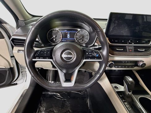 Used 2024 Nissan Altima 2.5 SL FWD image 13