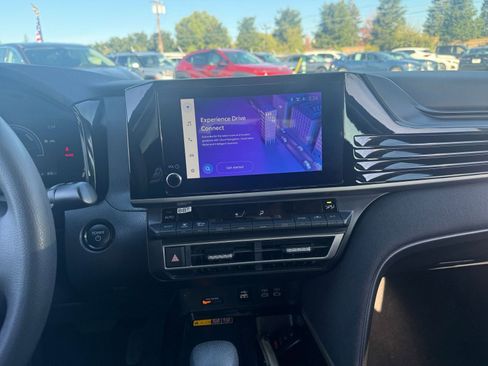 Used 2025 Toyota Camry LE image 18