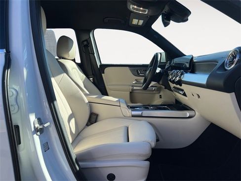 Certified 2025 Mercedes-Benz GLB 250 4MATIC image 15