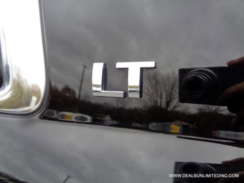 Used 2019 Chevrolet Suburban LT image 6