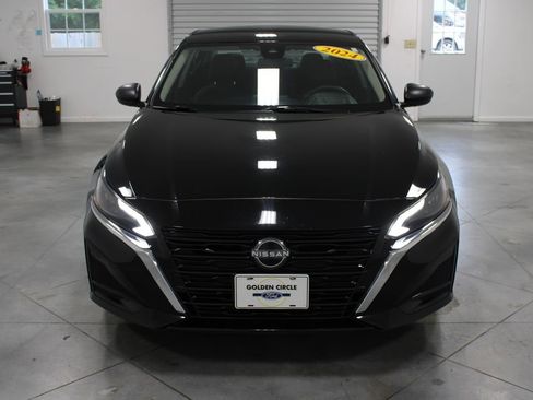 Used 2024 Nissan Altima 2.5 SV image 3