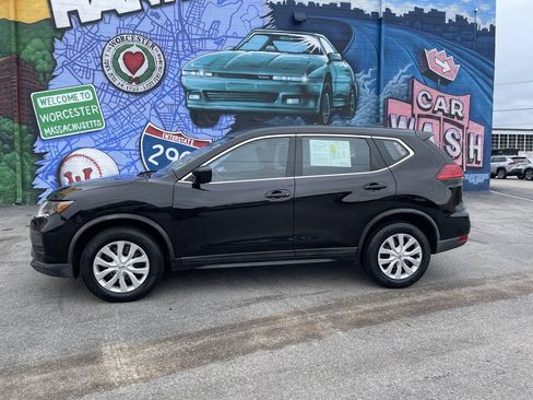 Used 2017 Nissan Rogue S AWD/4WD image 2