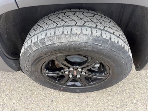 Used 2023 GMC Acadia AT4 w/ Technology Package image 21