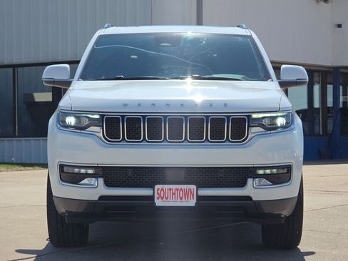 Used 2022 Jeep Wagoneer Series I w/ Premium Group I AWD/4WD image 2