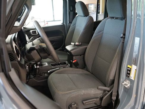 Used 2024 Jeep Wrangler Unlimited AWD/4WD image 2