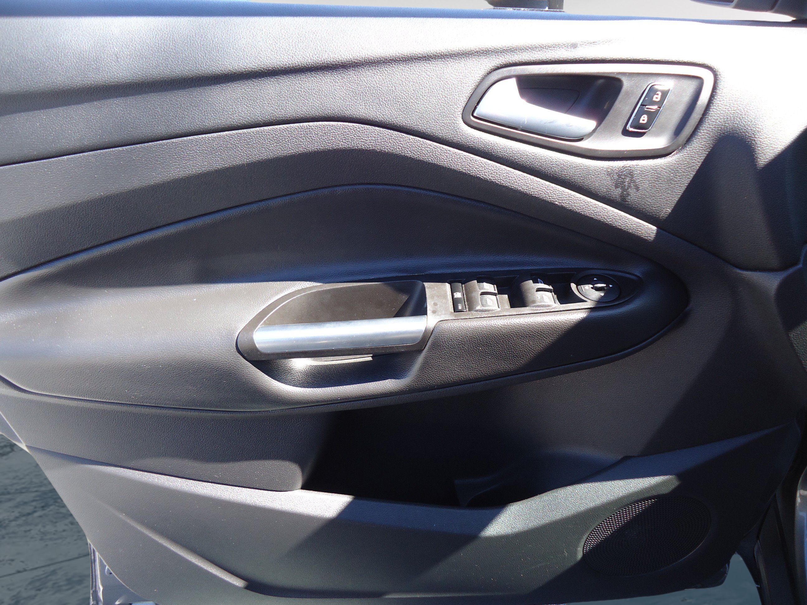 Used 2014 Ford Escape SE w/ SE Chrome Package FWD image 18