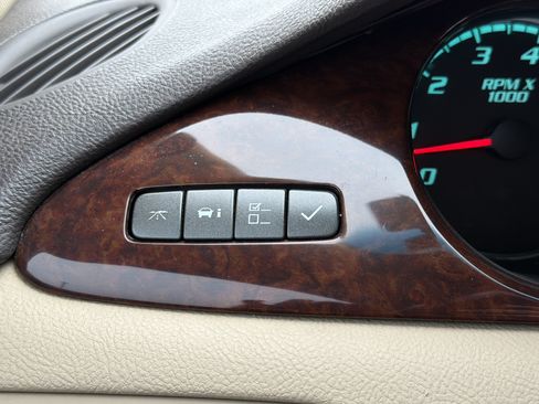 Used 2011 Buick Lucerne CXL FWD image 34