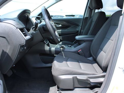 Used 2024 GMC Terrain SLE FWD image 29