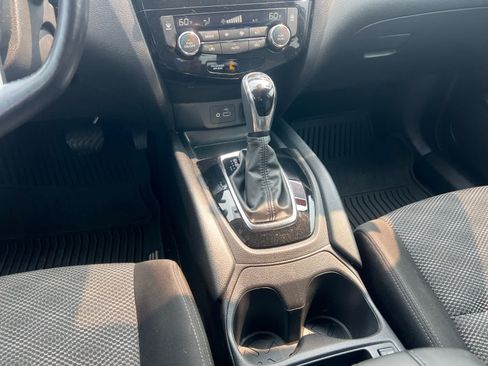 Used 2022 Nissan Rogue Sport SV FWD image 13