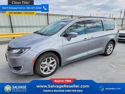 Used 2017 Chrysler Pacifica Touring-L w/ Tire & Wheel Group