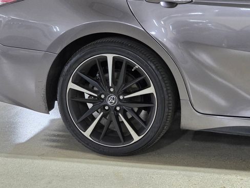 Used 2018 Toyota Camry XSE FWD image 9