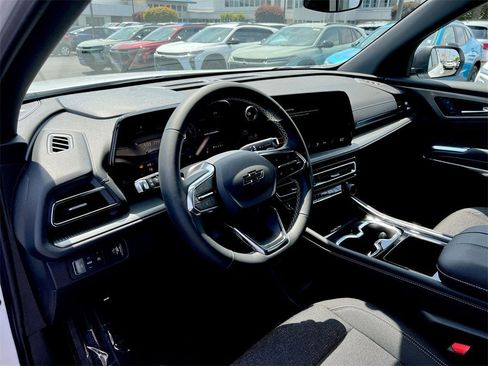 New 2025 Chevrolet Traverse LT w/ Midnight/Sport Edition image 10