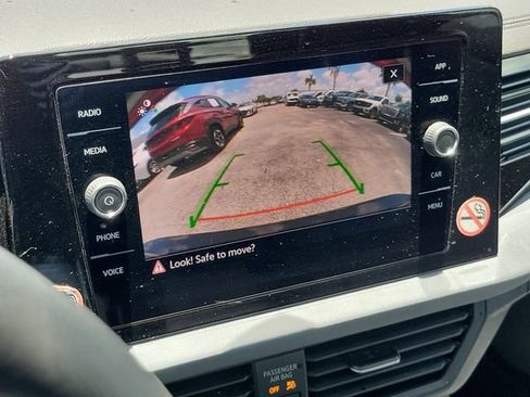 Used 2025 Volkswagen Jetta SE FWD image 25