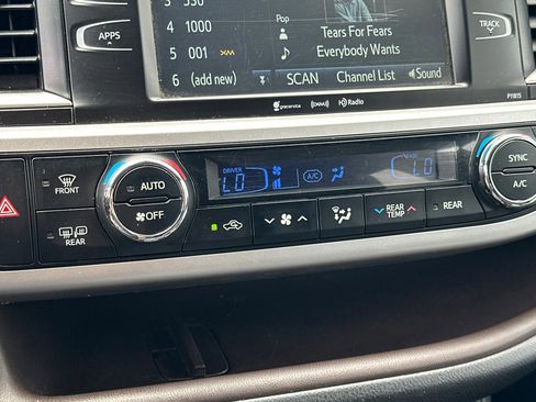 Certified 2019 Toyota Highlander Plus FWD image 21