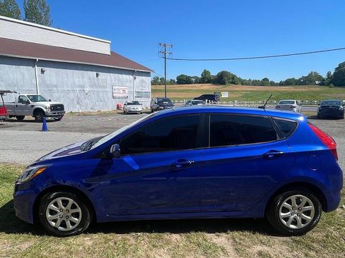 Used 2013 Hyundai Accent GS FWD image 5