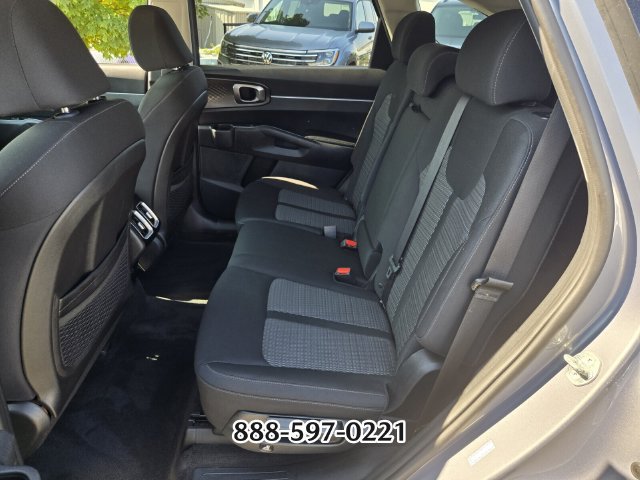 Used 2023 Kia Sorento LX FWD image 11