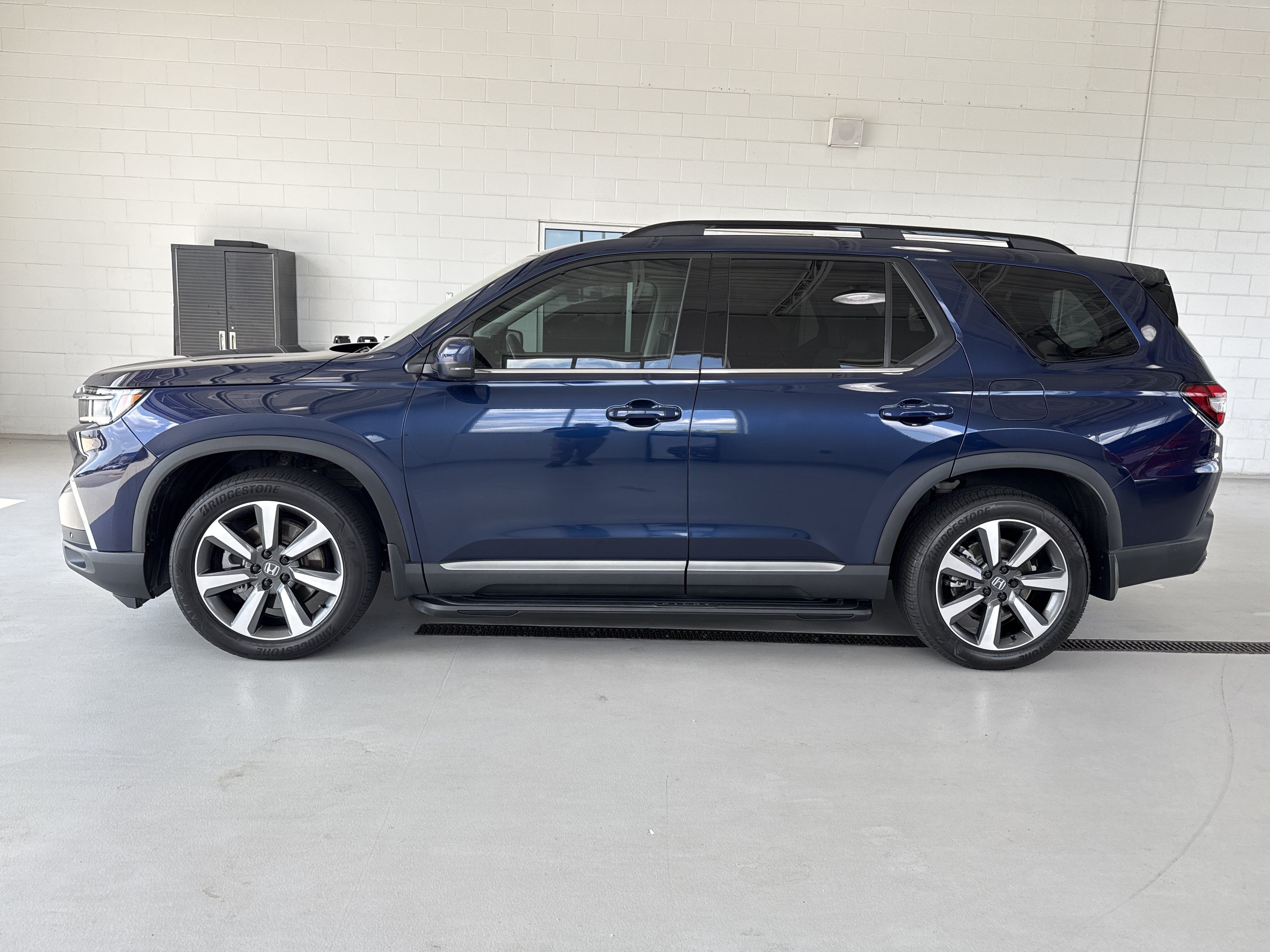 Used 2023 Honda Pilot Elite image 2